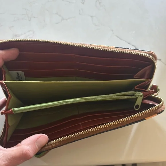 Dooney & Bourke Disney Orange Bird Navy and Orange Wristlet - Picture 2 of 3